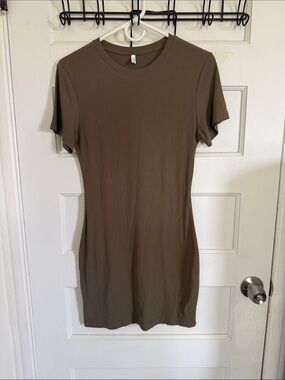 ReoRia Short Sleeve Tee Dress in Brown